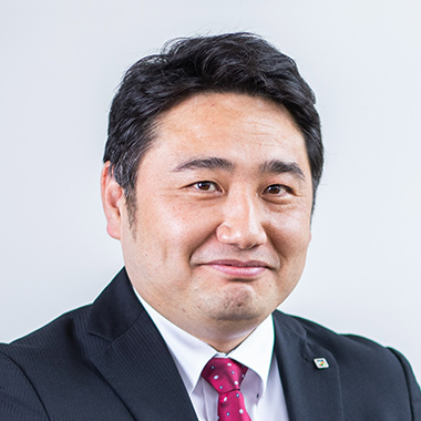 末次 貴英 氏